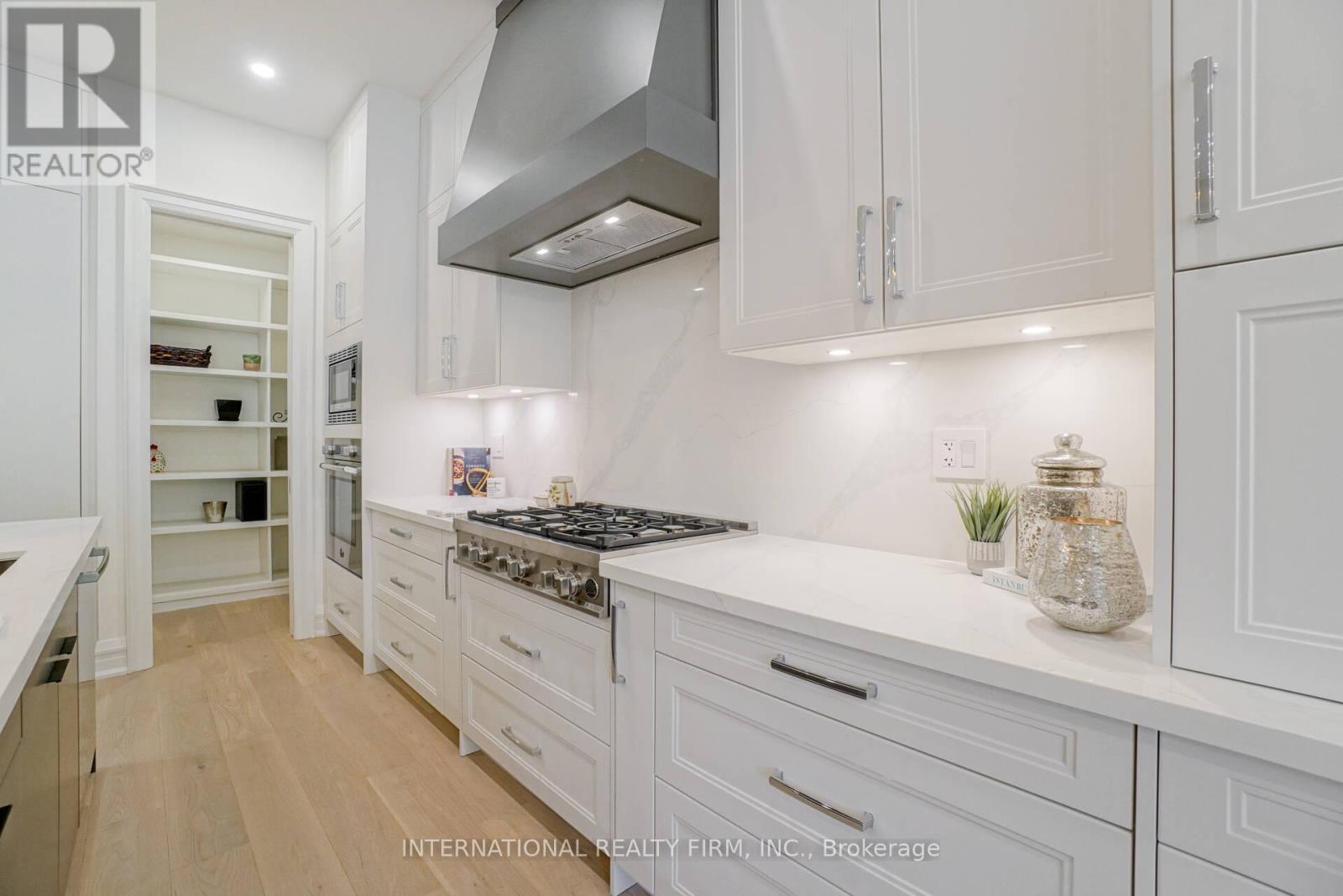 1023b Kipling Avenue, Toronto, Ontario  M9B 3L5 - Photo 10 - W12126143