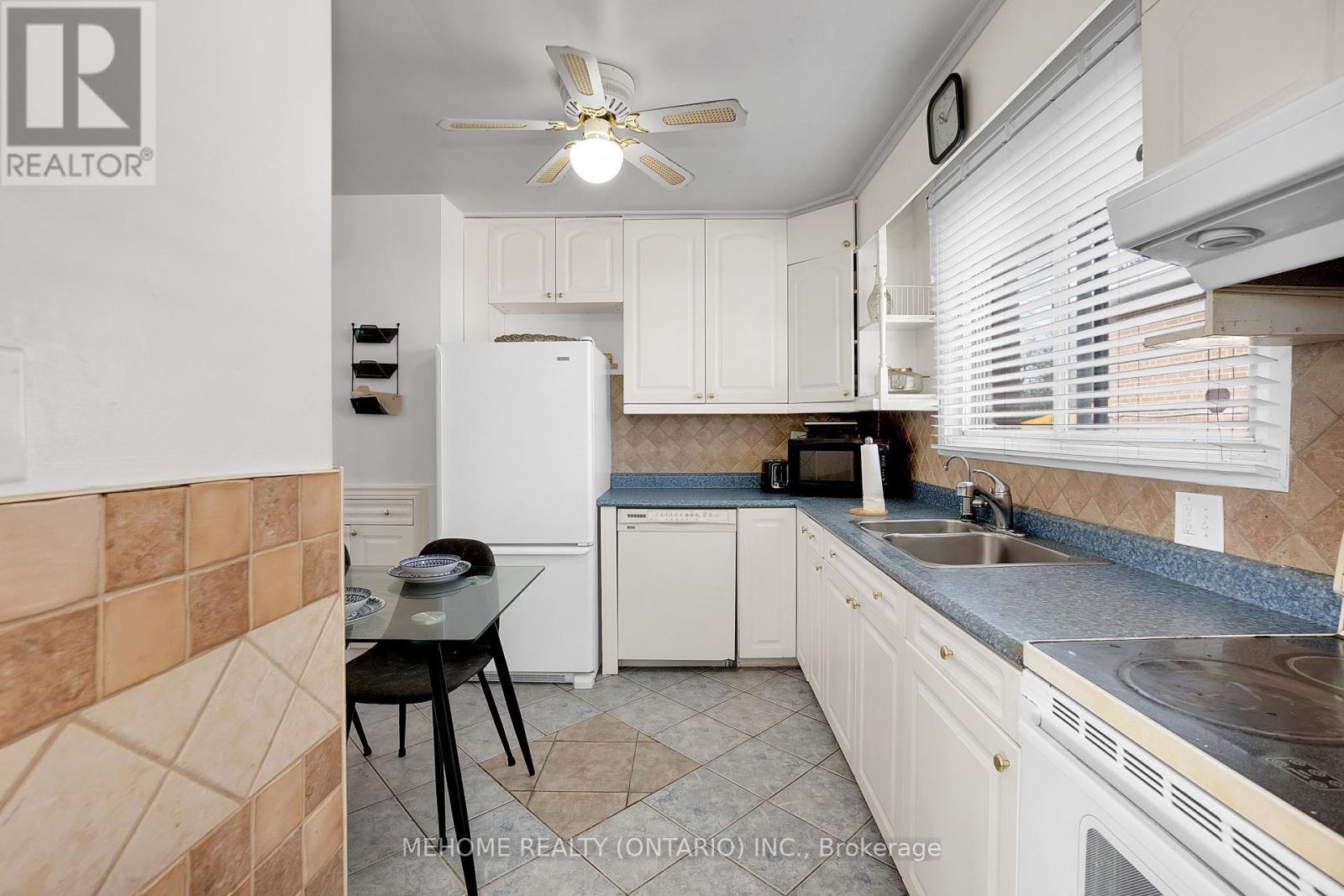 Property at 1508 SANDGATE CRESCENT image 5