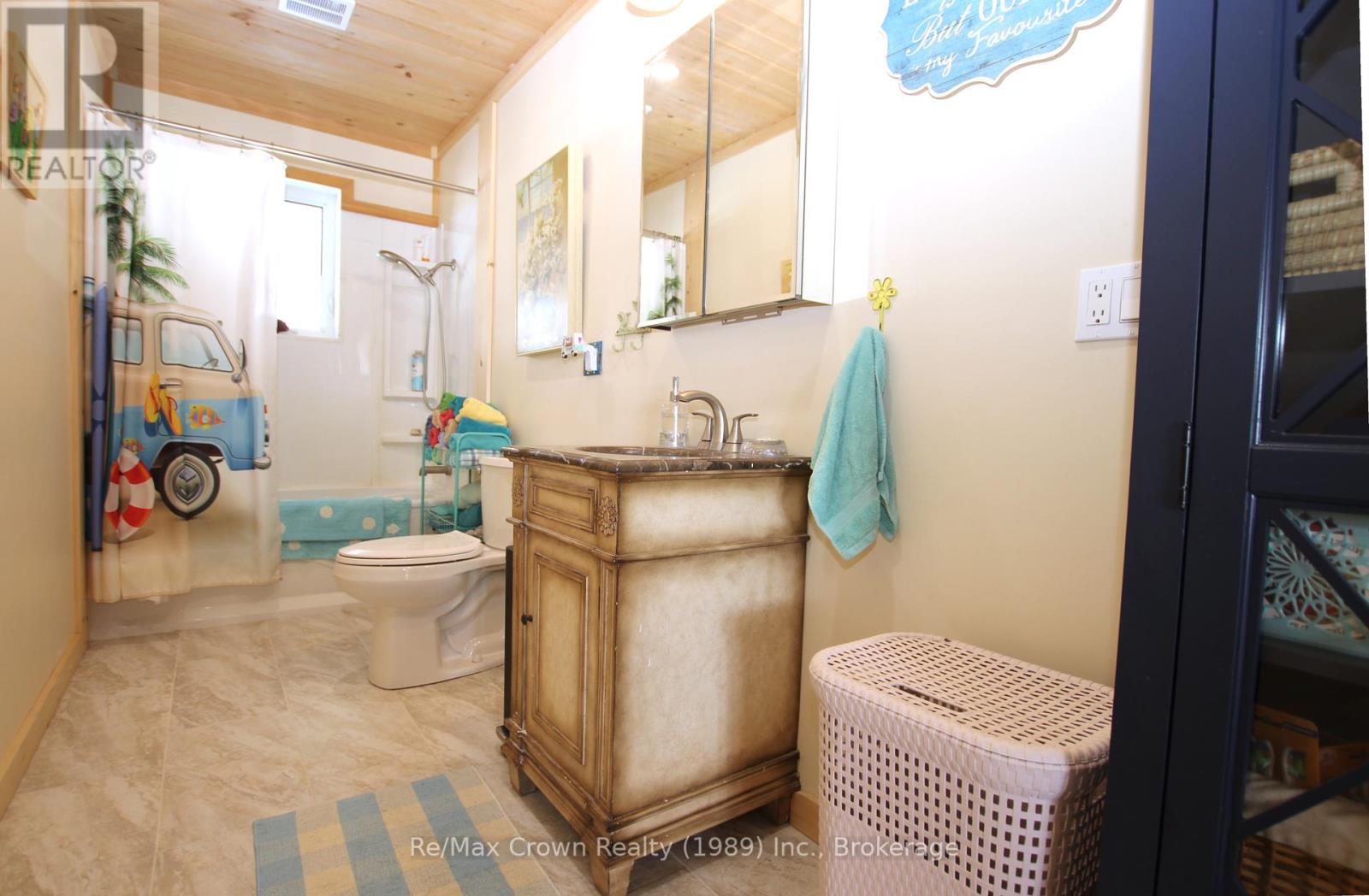 303 Clear Lake Road, Parry Sound Remote Area, Ontario  P0H 1A0 - Photo 18 - X12036671