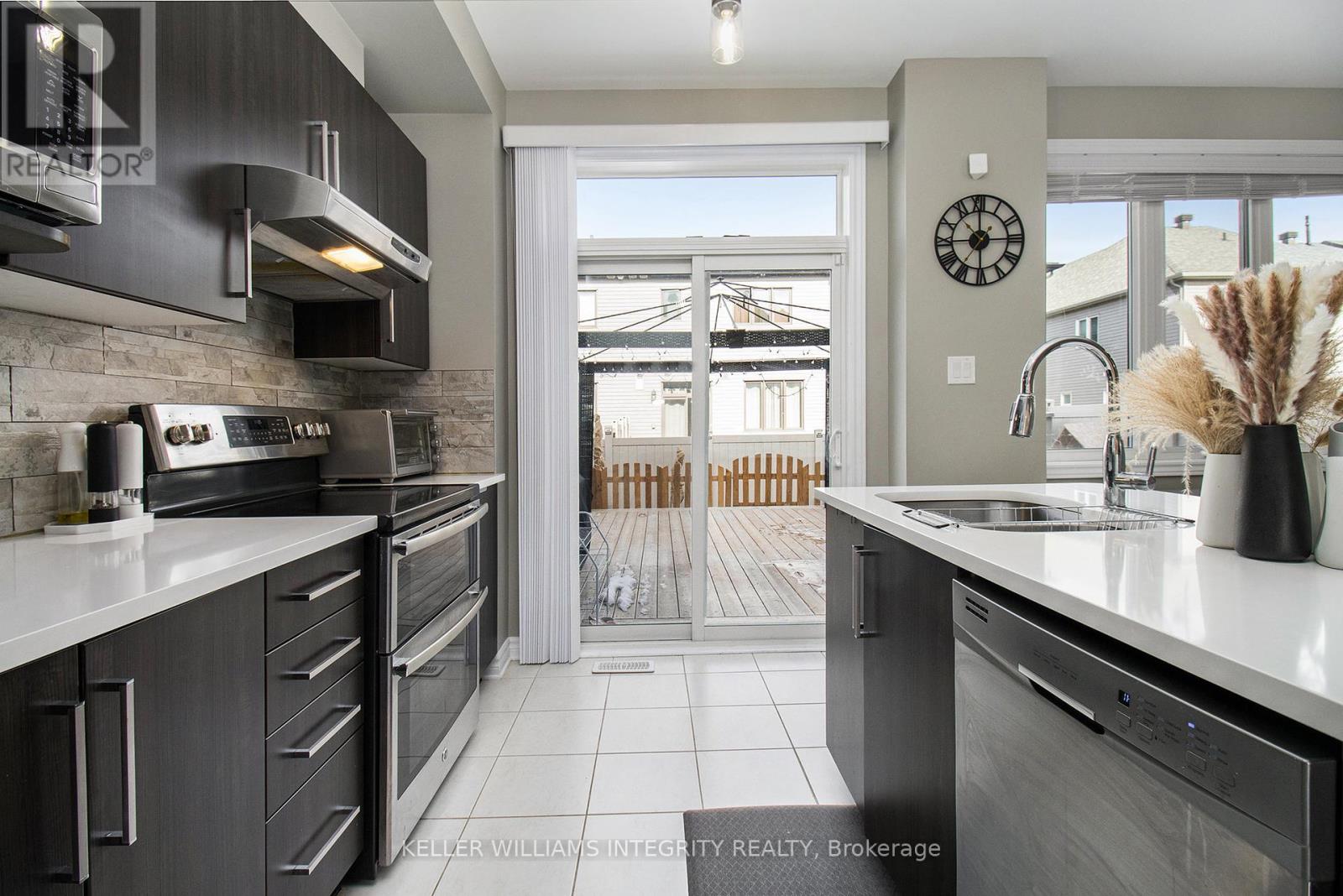 675 Lauraleaf Crescent, Ottawa, Ontario  K2J 6G7 - Photo 8 - X12126155