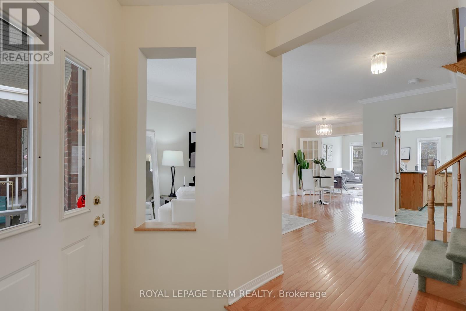 8 Bellrock Drive, Ottawa, Ontario  K2K 3J4 - Photo 6 - X12126188
