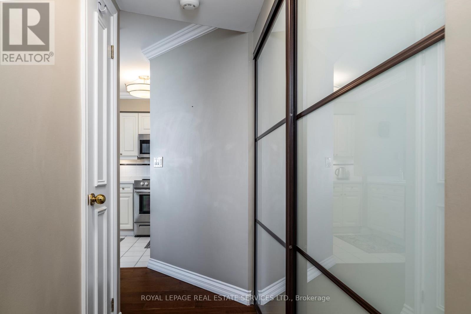 2812 - 1 Palace Pier Court, Toronto (Mimico), Ontario  M8V 3W9 - Photo 11 - W12126162