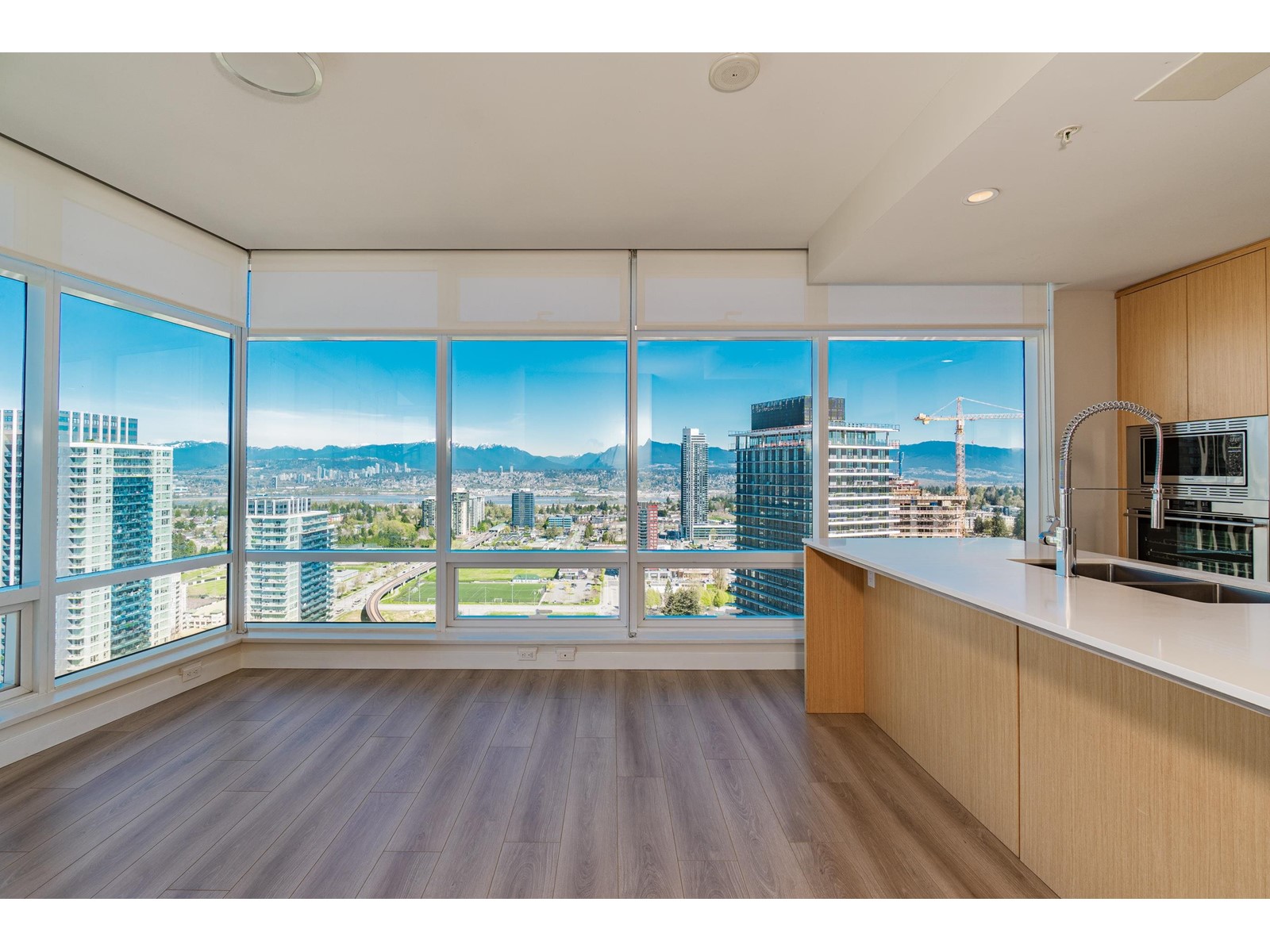 3310 13495 CENTRAL AVENUE, Surrey, British Columbia