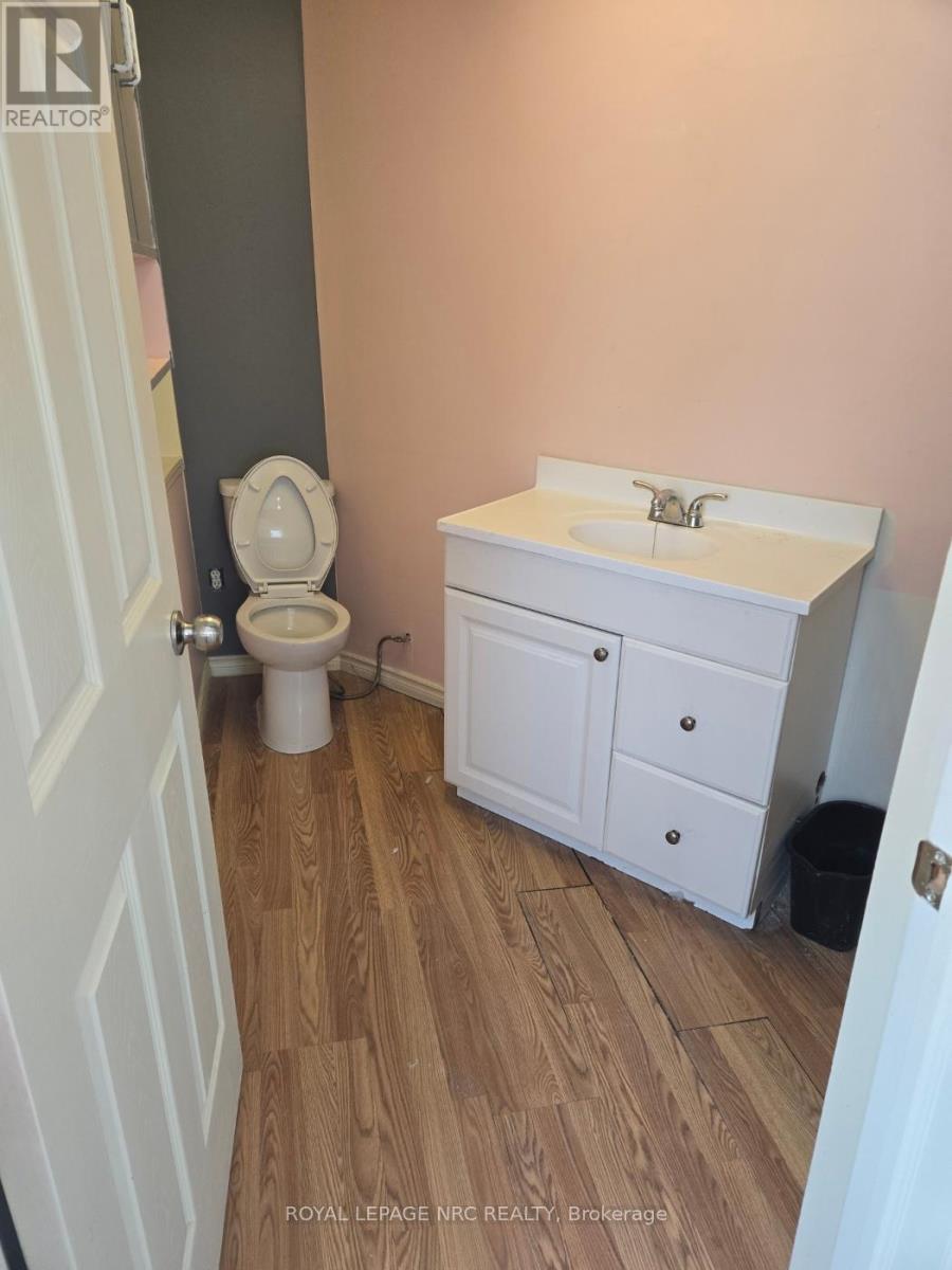 2 - 74 Queens Circle, Fort Erie, Ontario  L0S 1B0 - Photo 10 - X12126147