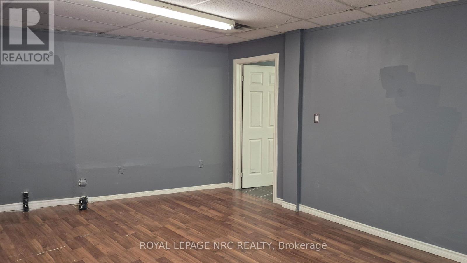 2 - 74 Queens Circle, Fort Erie, Ontario  L0S 1B0 - Photo 12 - X12126147