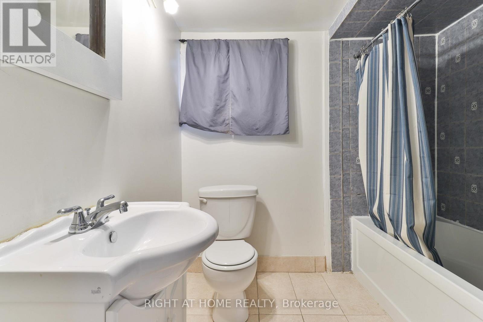 14 Midden Crescent, Toronto, Ontario  M9R 3L8 - Photo 24 - W12125366