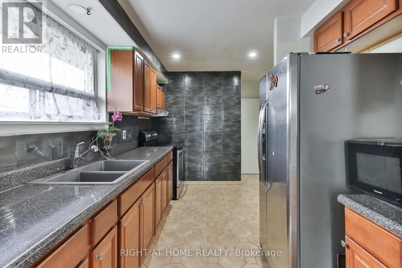 Property at 14 MIDDEN CRESCENT image 4