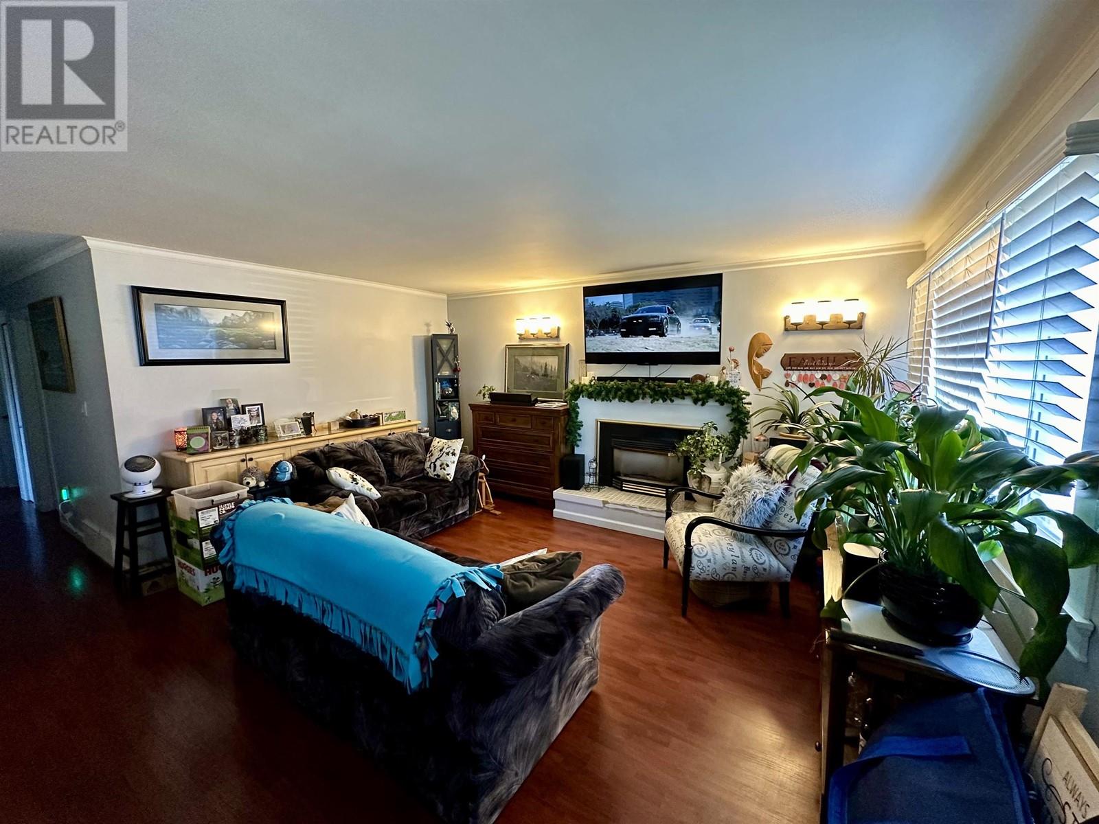 Property at 407 GILLETT STREET image 5