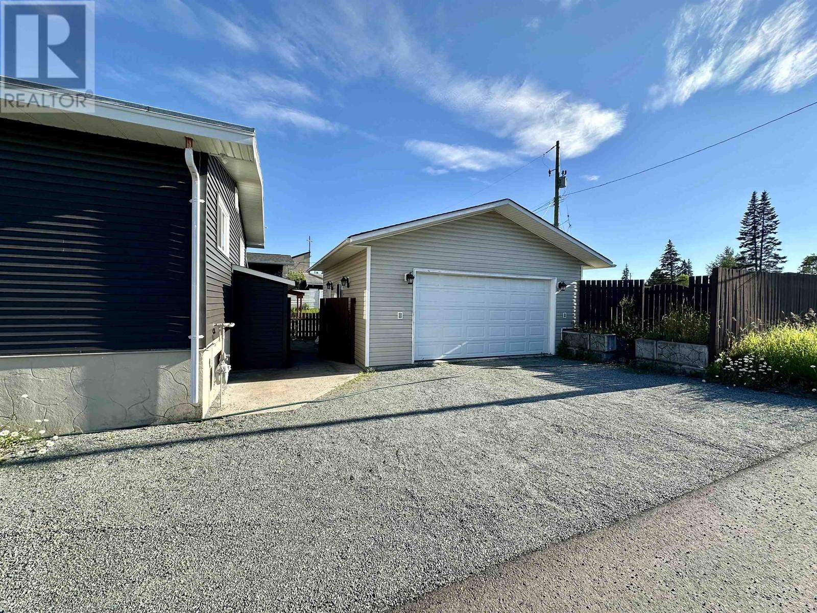 Property at 407 GILLETT STREET image 3