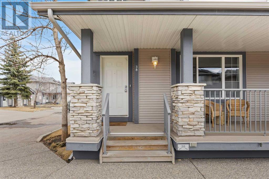 Property at 38 Eversyde Point SW image 3