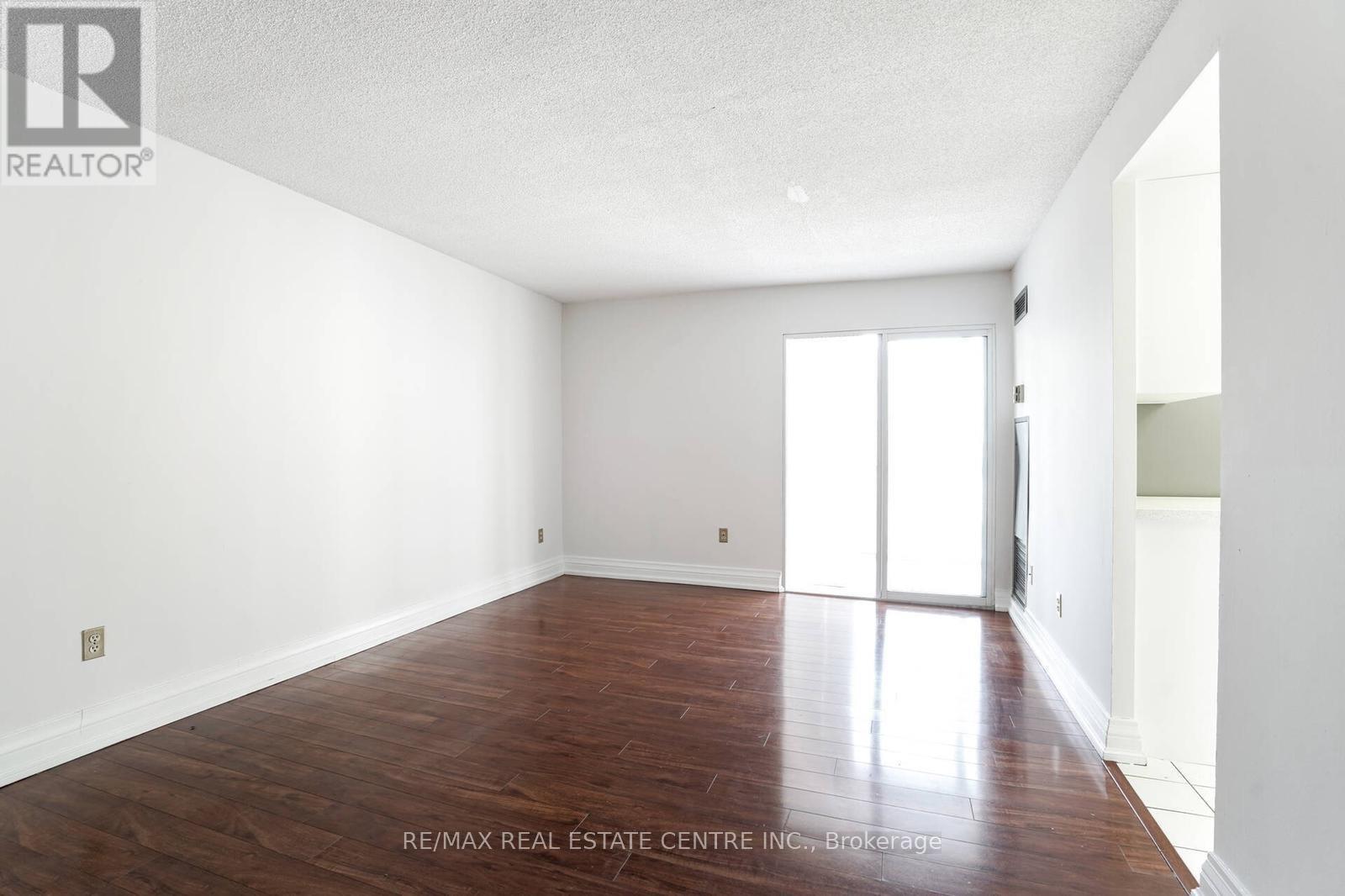 1407 - 350 Webb Drive, Mississauga, Ontario  L5B 3W4 - Photo 10 - W12126206