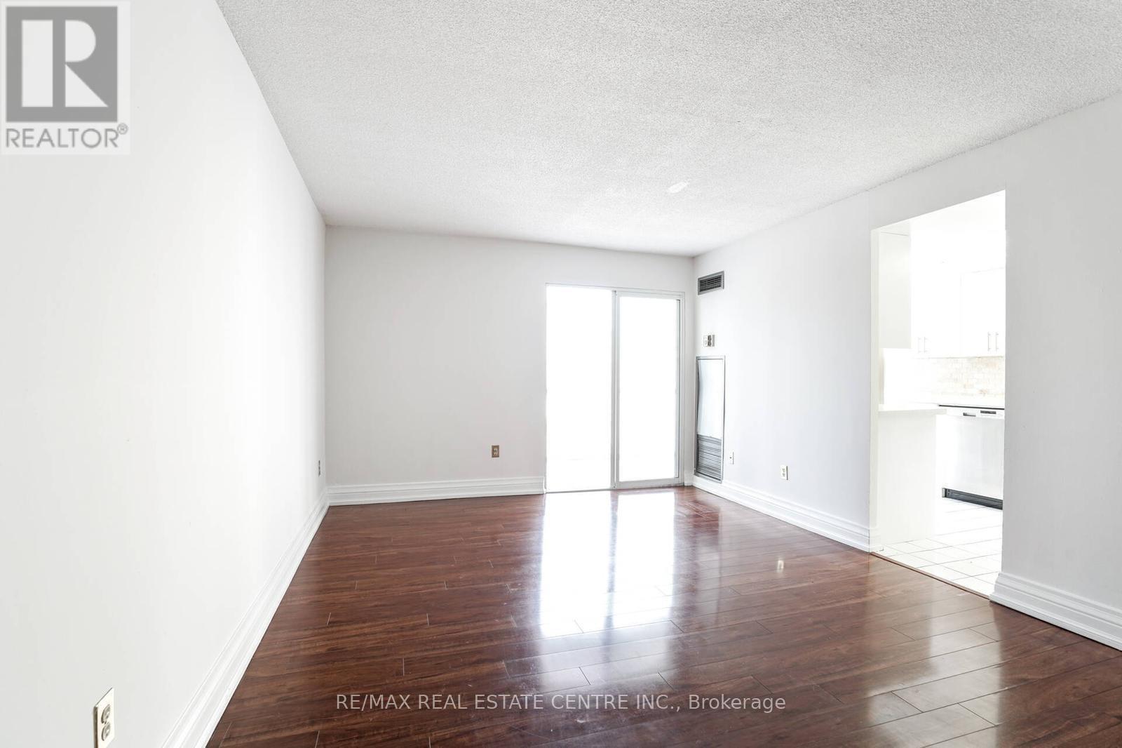 1407 - 350 Webb Drive, Mississauga, Ontario  L5B 3W4 - Photo 11 - W12126206
