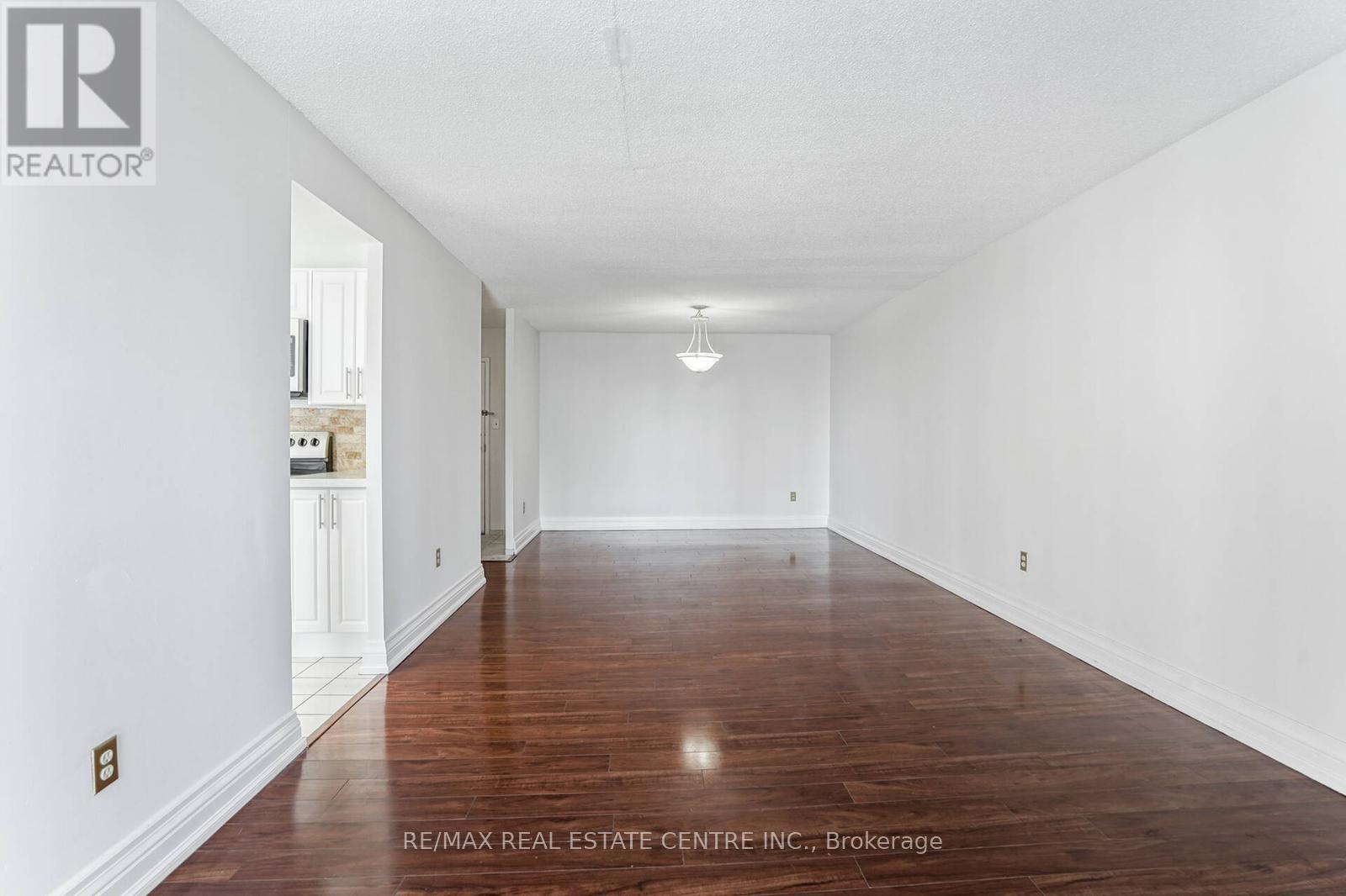 1407 - 350 Webb Drive, Mississauga, Ontario  L5B 3W4 - Photo 12 - W12126206