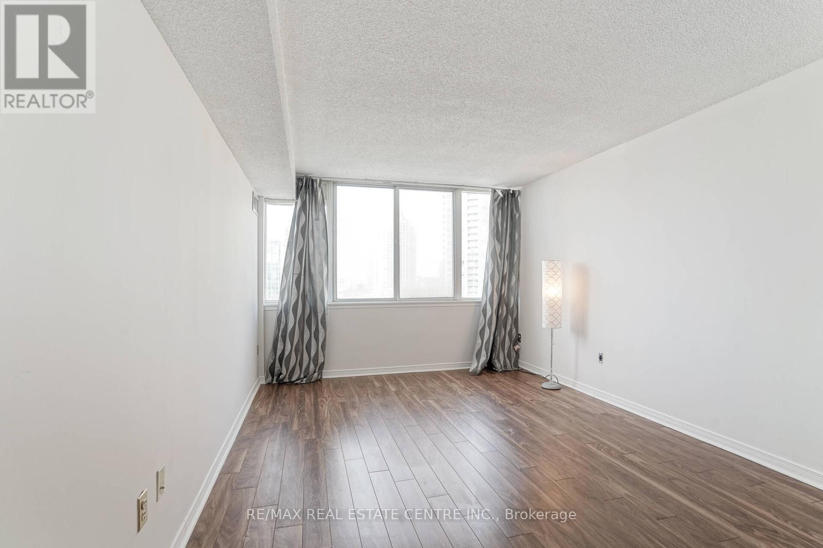 1407 - 350 Webb Drive, Mississauga, Ontario  L5B 3W4 - Photo 19 - W12126206