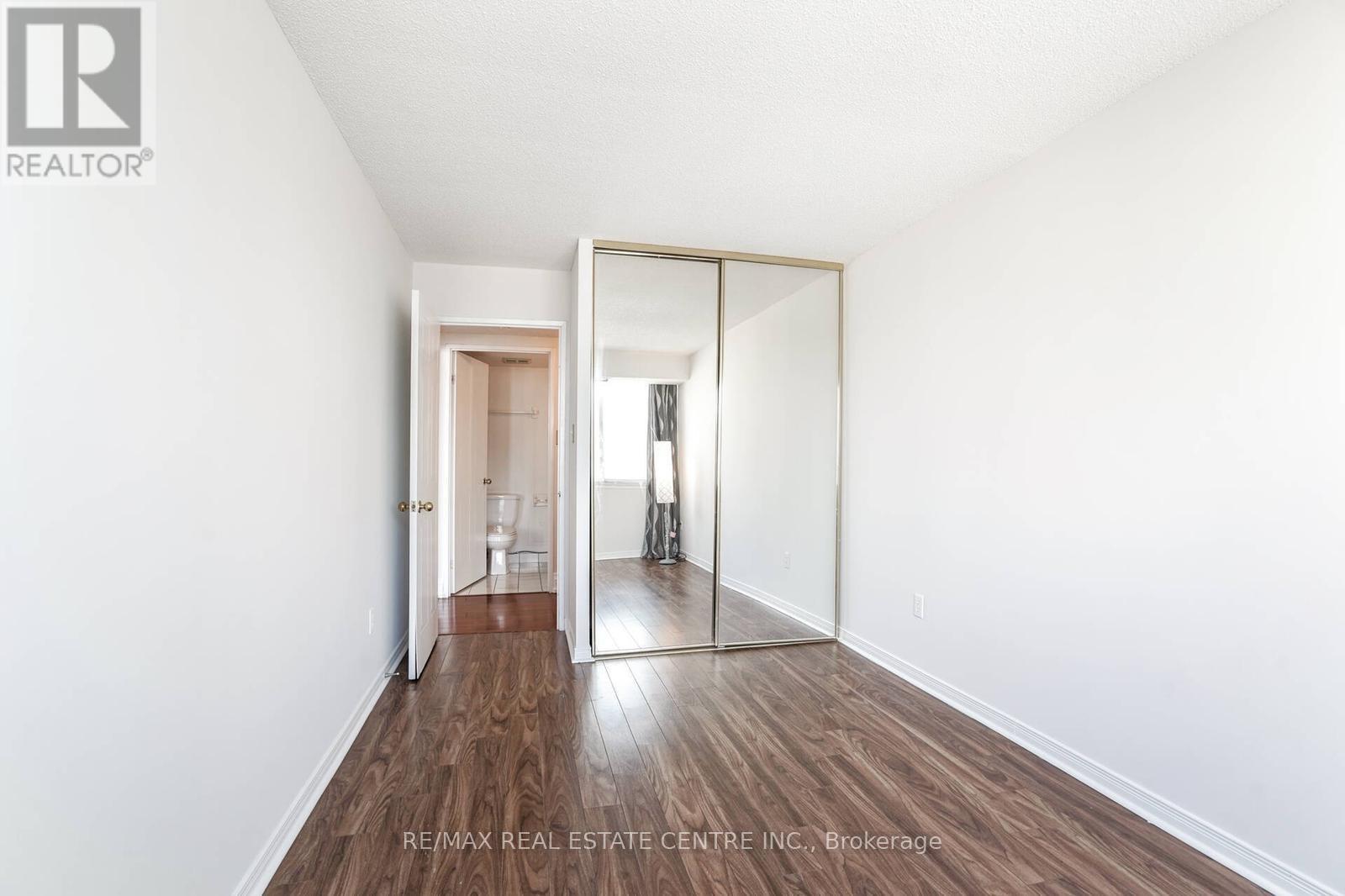 1407 - 350 Webb Drive, Mississauga, Ontario  L5B 3W4 - Photo 22 - W12126206