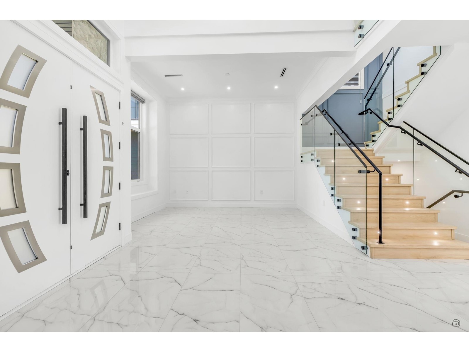 Property at 20134 27A AVENUE image 3