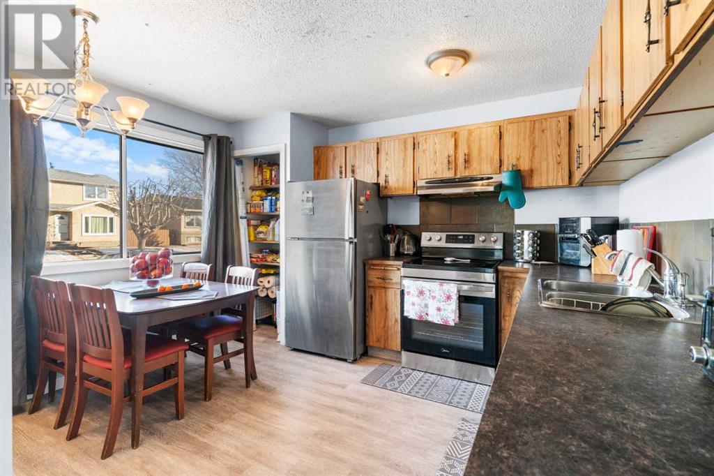 Property at 71 Castlebrook Way NE image 5