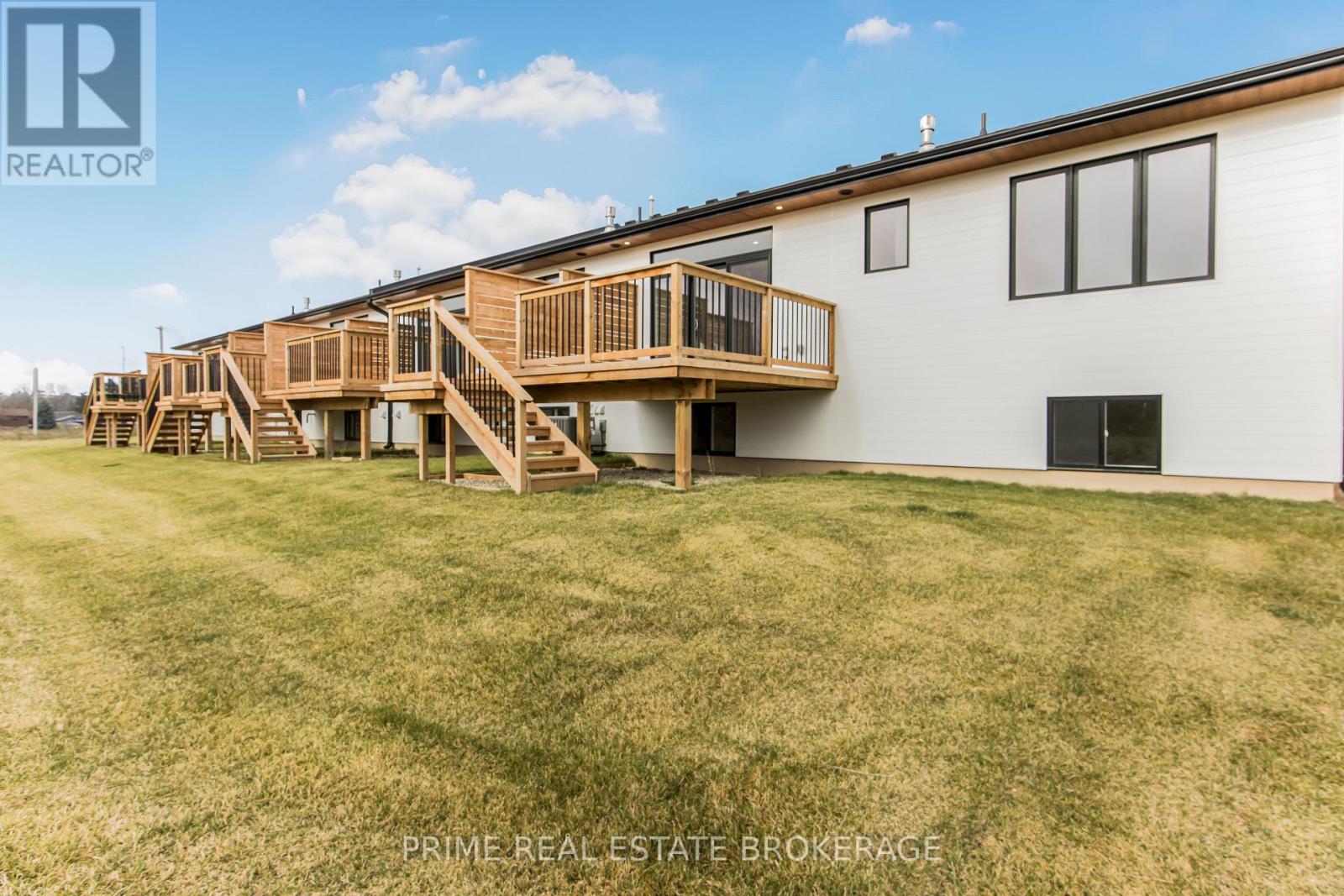 49 - 14 Coastal Crescent, Lambton Shores, Ontario  N0M 1T0 - Photo 26 - X12117026