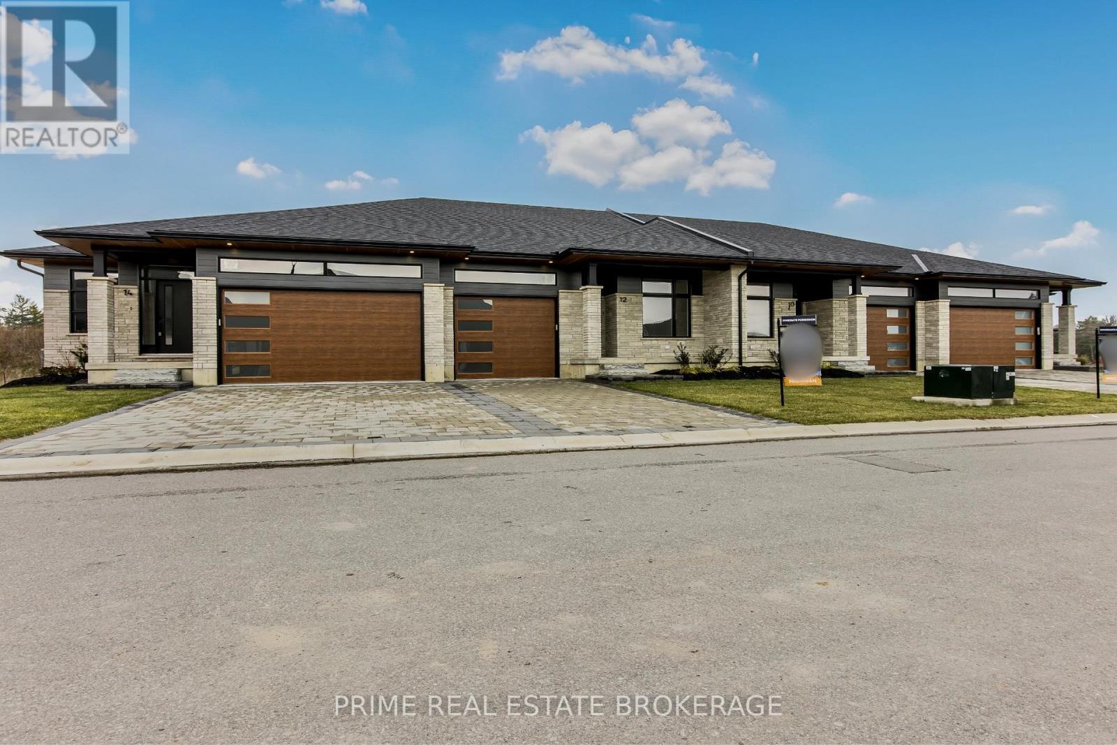 49 - 14 Coastal Crescent, Lambton Shores, Ontario  N0M 1T0 - Photo 3 - X12117026