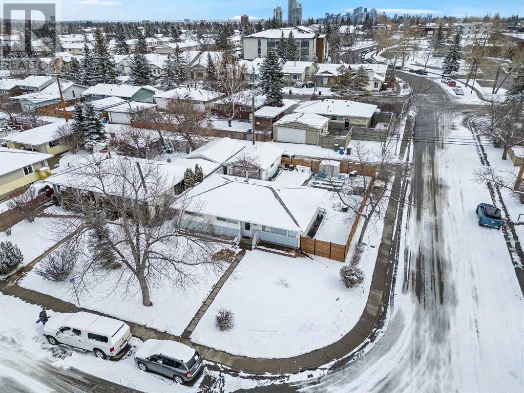 Property at 145 Waskatenau Crescent SW image 3