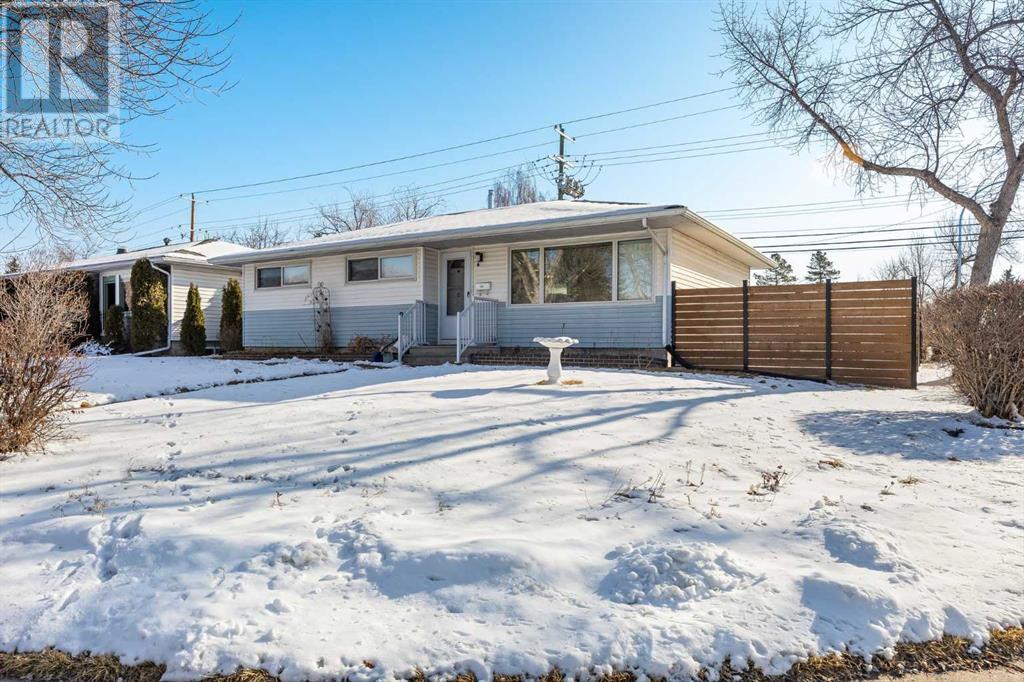 Property at 145 Waskatenau Crescent SW image 2