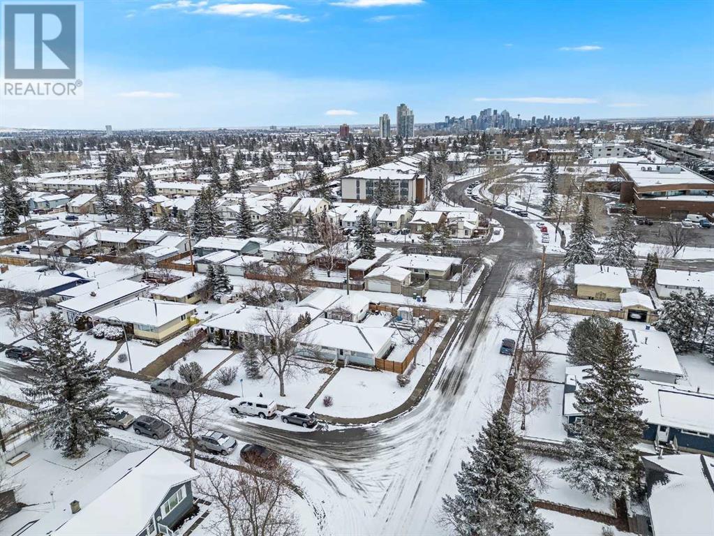 Property at 145 Waskatenau Crescent SW image 5