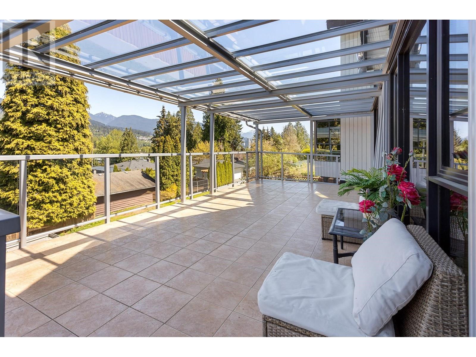 1047 Corona Crescent, Coquitlam, British Columbia  V3J 7J1 - Photo 11 - R2998682