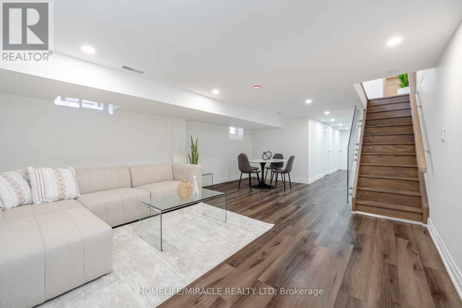 388 Oakwood Avenue, Toronto, Ontario  M6E 2W3 - Photo 37 - C12126236