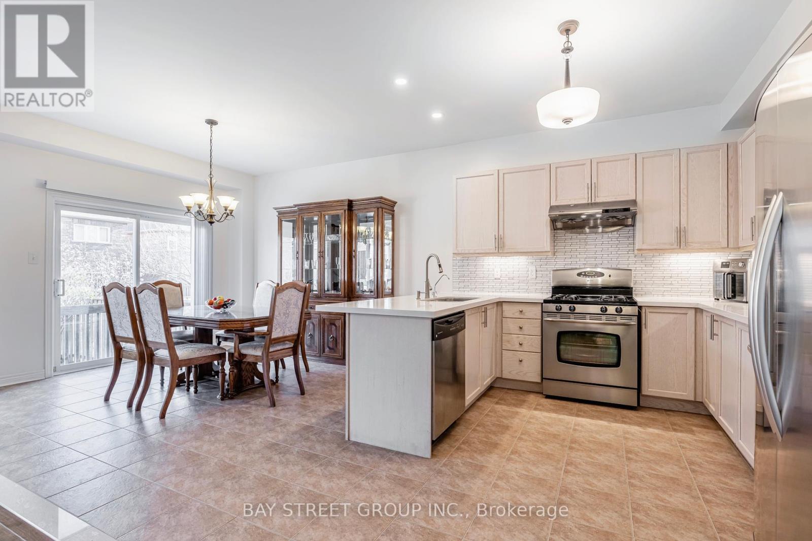 27 Primont Drive, Richmond Hill, Ontario  L4S 2V5 - Photo 8 - N12126019