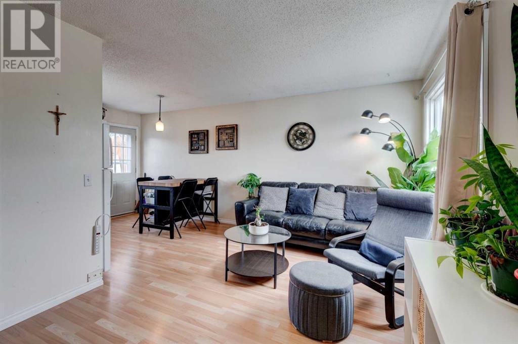 1107 52a Street Se, Calgary, Alberta  T2A 1V2 - Photo 6 - A2215841