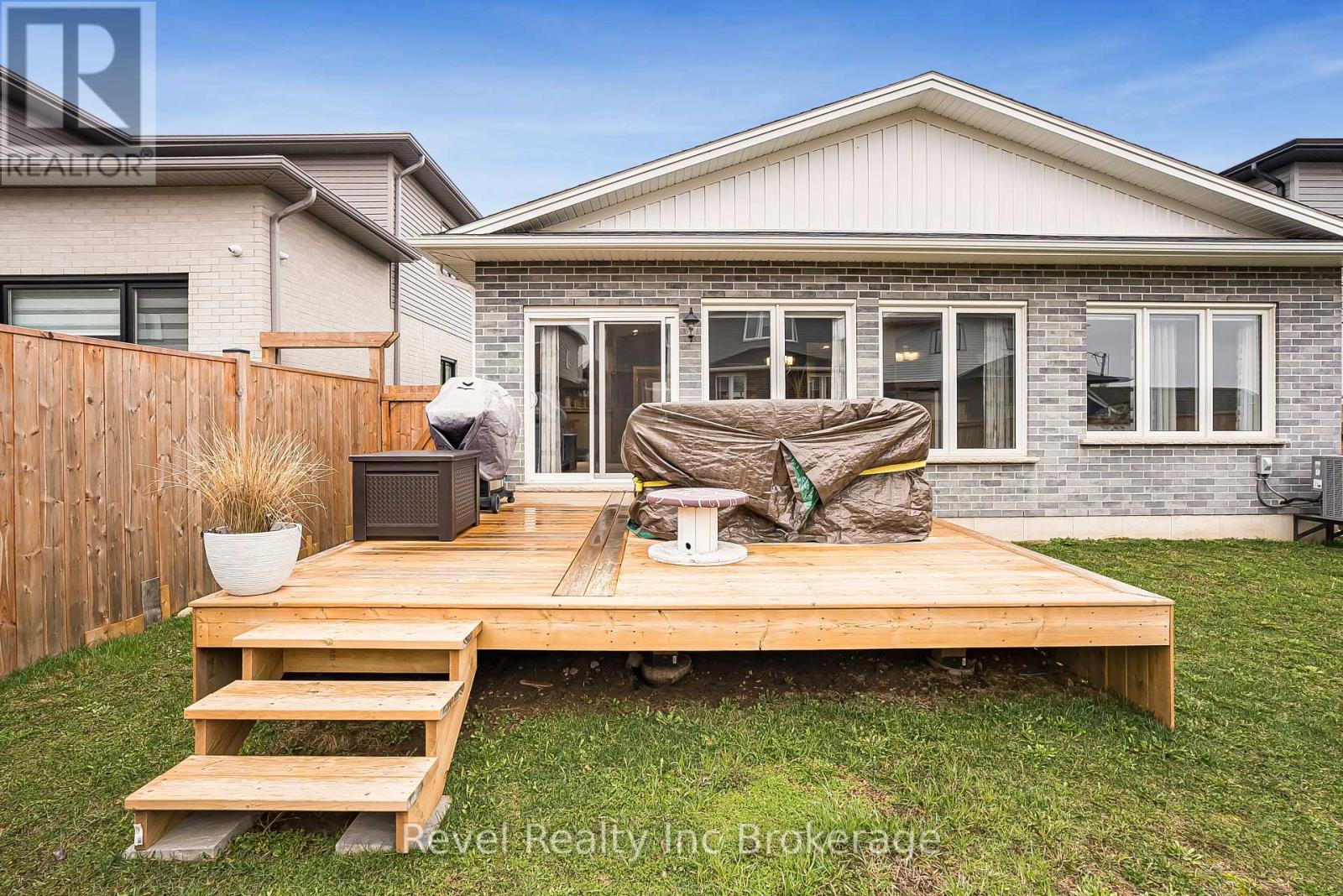 19 Sutherland Crescent, Ingersoll, Ontario  N5C 0E3 - Photo 34 - X12126257