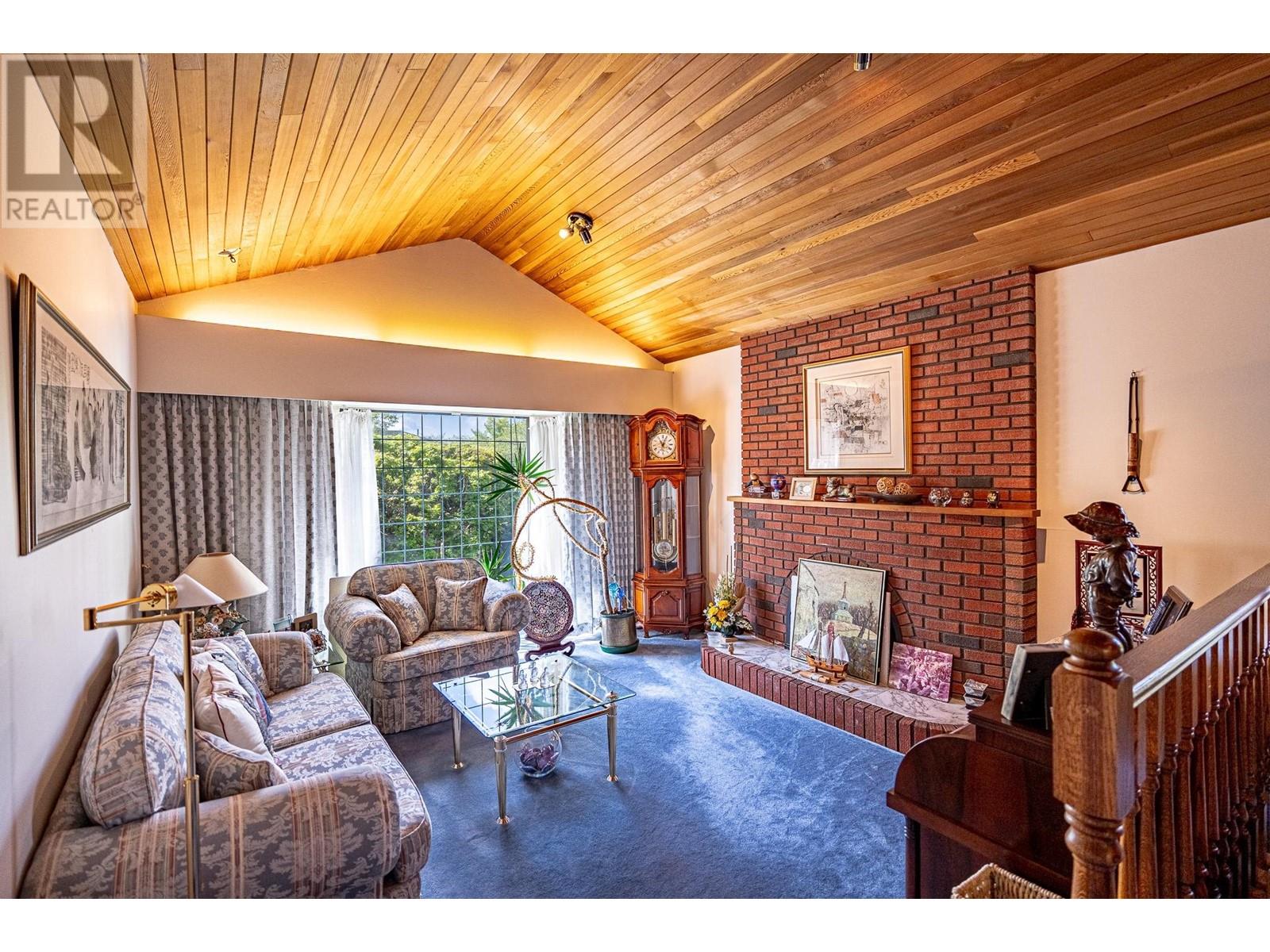 Property at 2117 KNIGHTSWOOD PLACE image 3