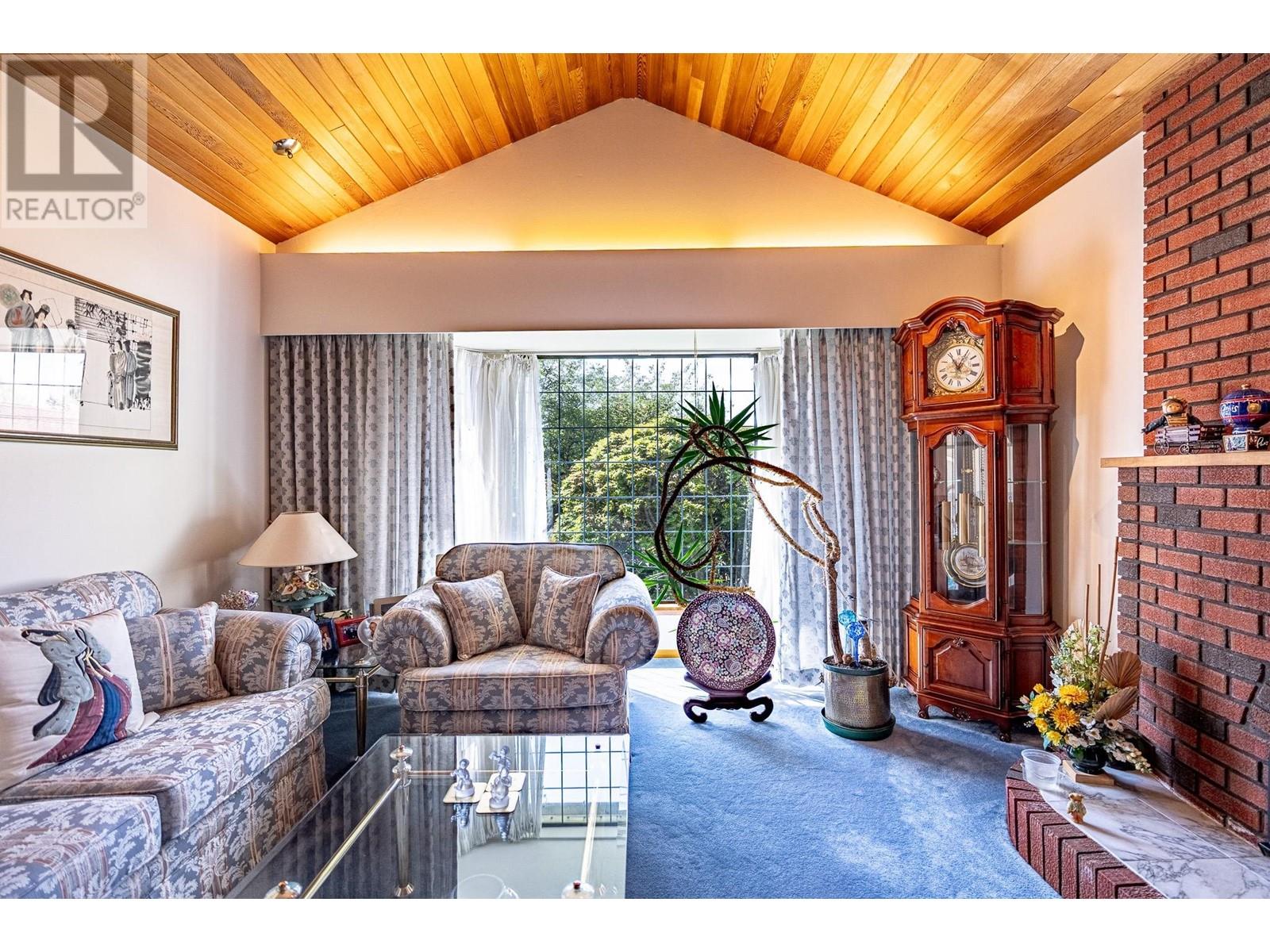 Property at 2117 KNIGHTSWOOD PLACE image 4