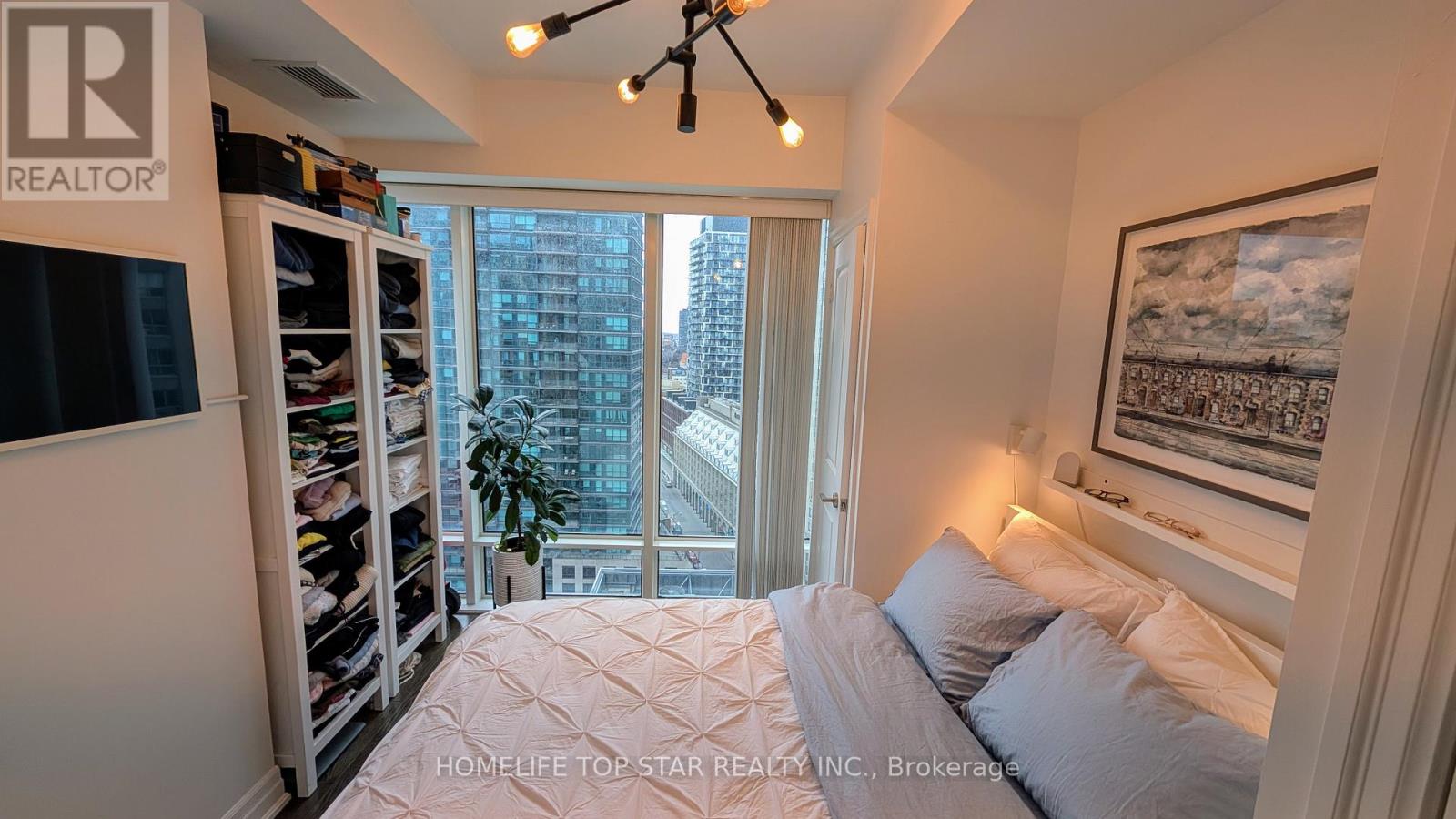 1708 - 8 The Esplanade Avenue, Toronto, Ontario  M5E 0A6 - Photo 15 - C12125694