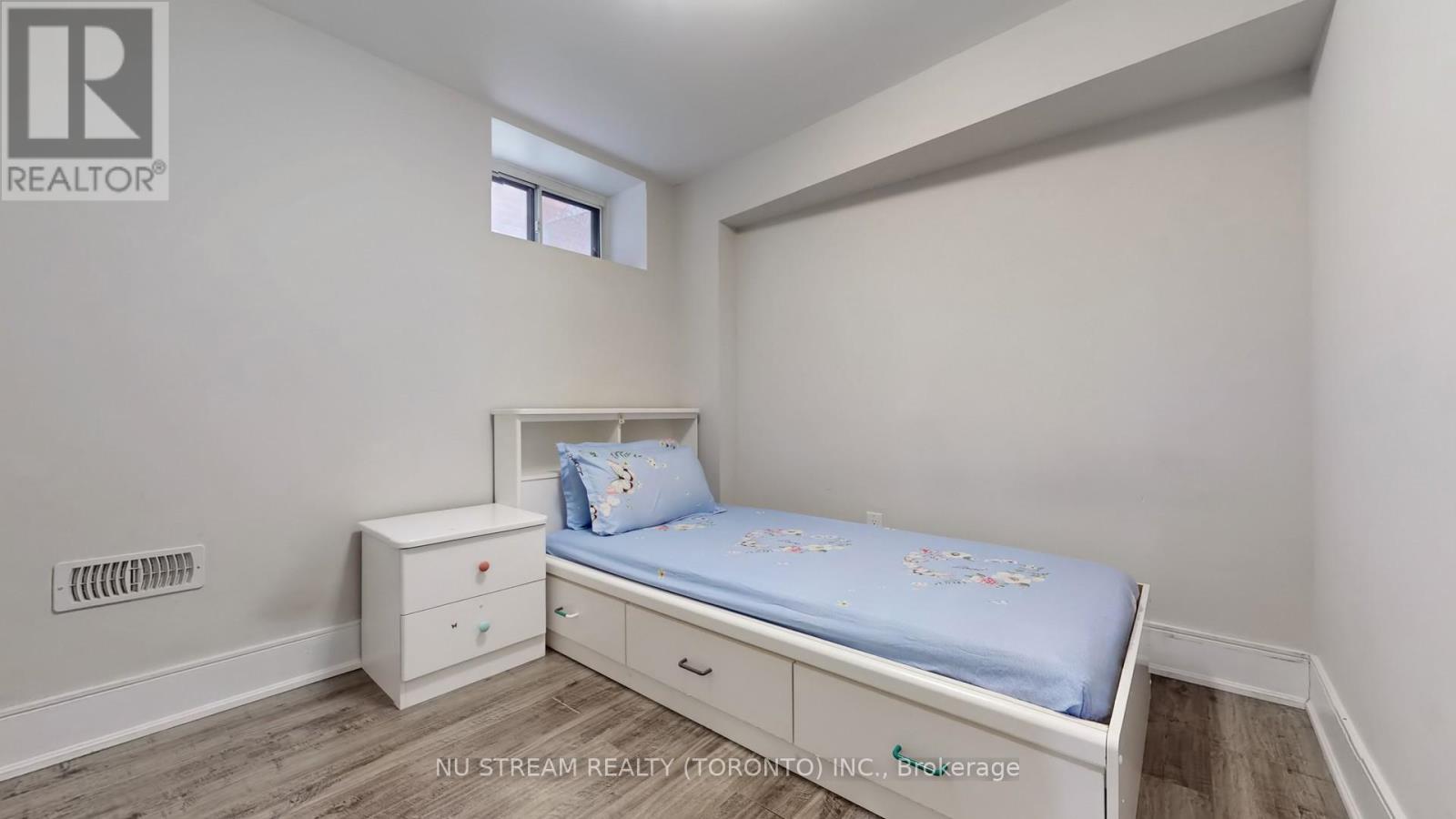 1040 Ossington Avenue, Toronto, Ontario  M6G 3V6 - Photo 29 - W12109360