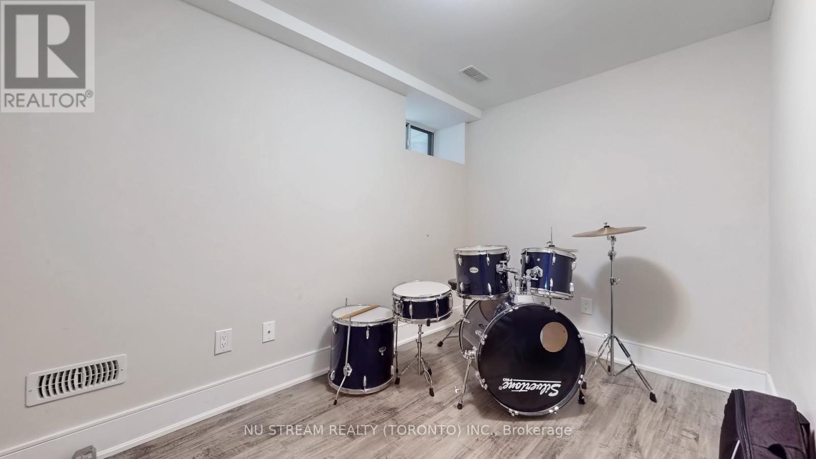 1040 Ossington Avenue, Toronto, Ontario  M6G 3V6 - Photo 32 - W12109360