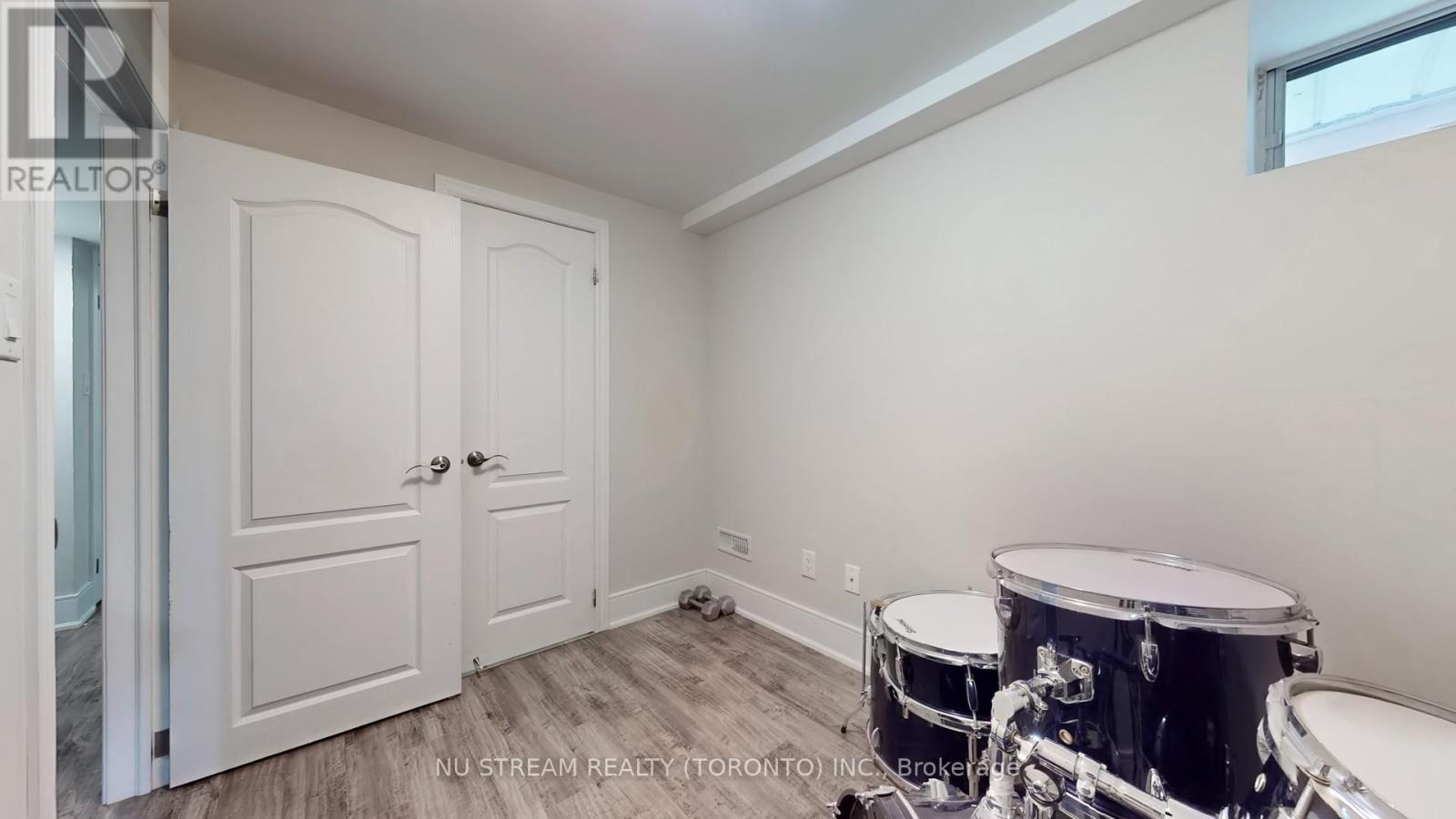 1040 Ossington Avenue, Toronto, Ontario  M6G 3V6 - Photo 33 - W12109360