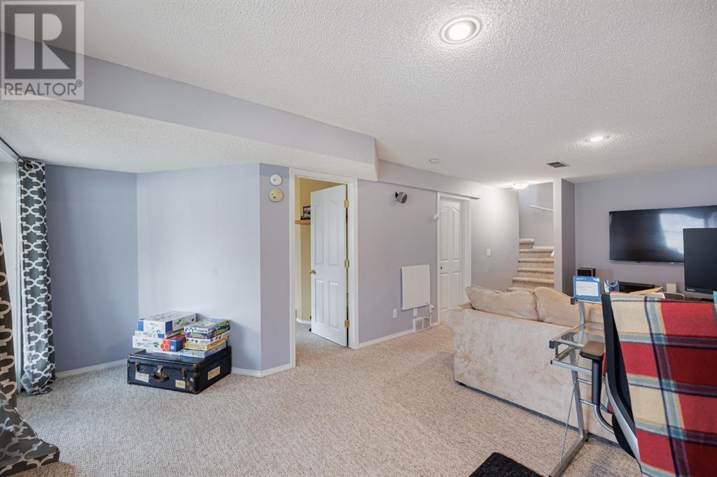 10 Somerglen Crescent Sw, Calgary, Alberta  T2Y 3L6 - Photo 22 - A2212843