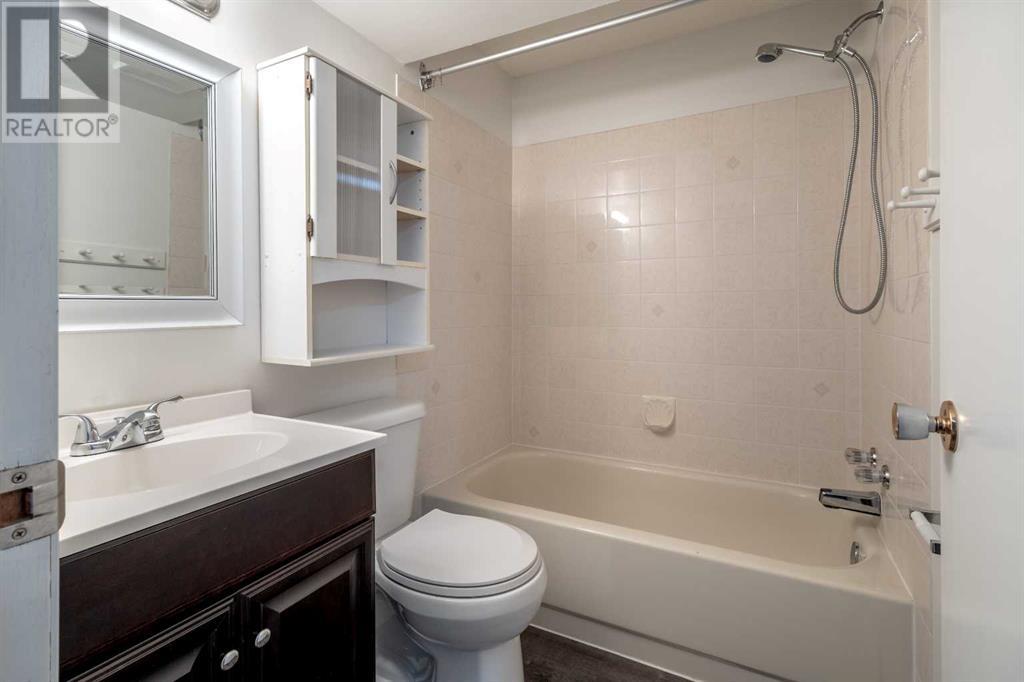 1701 Signal Hill Green Sw, Calgary, Alberta  T3H 2Y4 - Photo 29 - A2210462