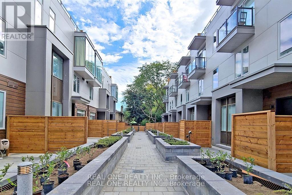 Unit 5 - 25 Dervock Crescent, Toronto, Ontario  M2K 0G7 - Photo 1 - C12126292