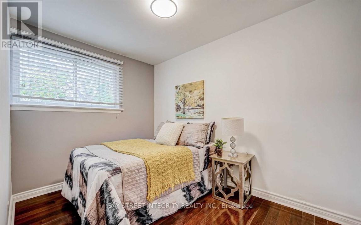 Main 416 Browndale Crescent, Richmond Hill, Ontario  L4C 3J4 - Photo 10 - N12126301