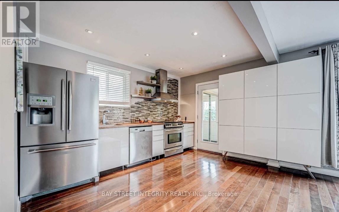 Main 416 Browndale Crescent, Richmond Hill, Ontario  L4C 3J4 - Photo 6 - N12126301