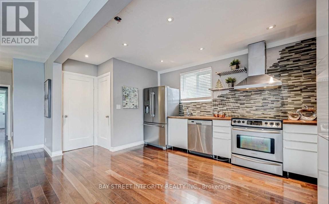 Main 416 Browndale Crescent, Richmond Hill, Ontario  L4C 3J4 - Photo 7 - N12126301