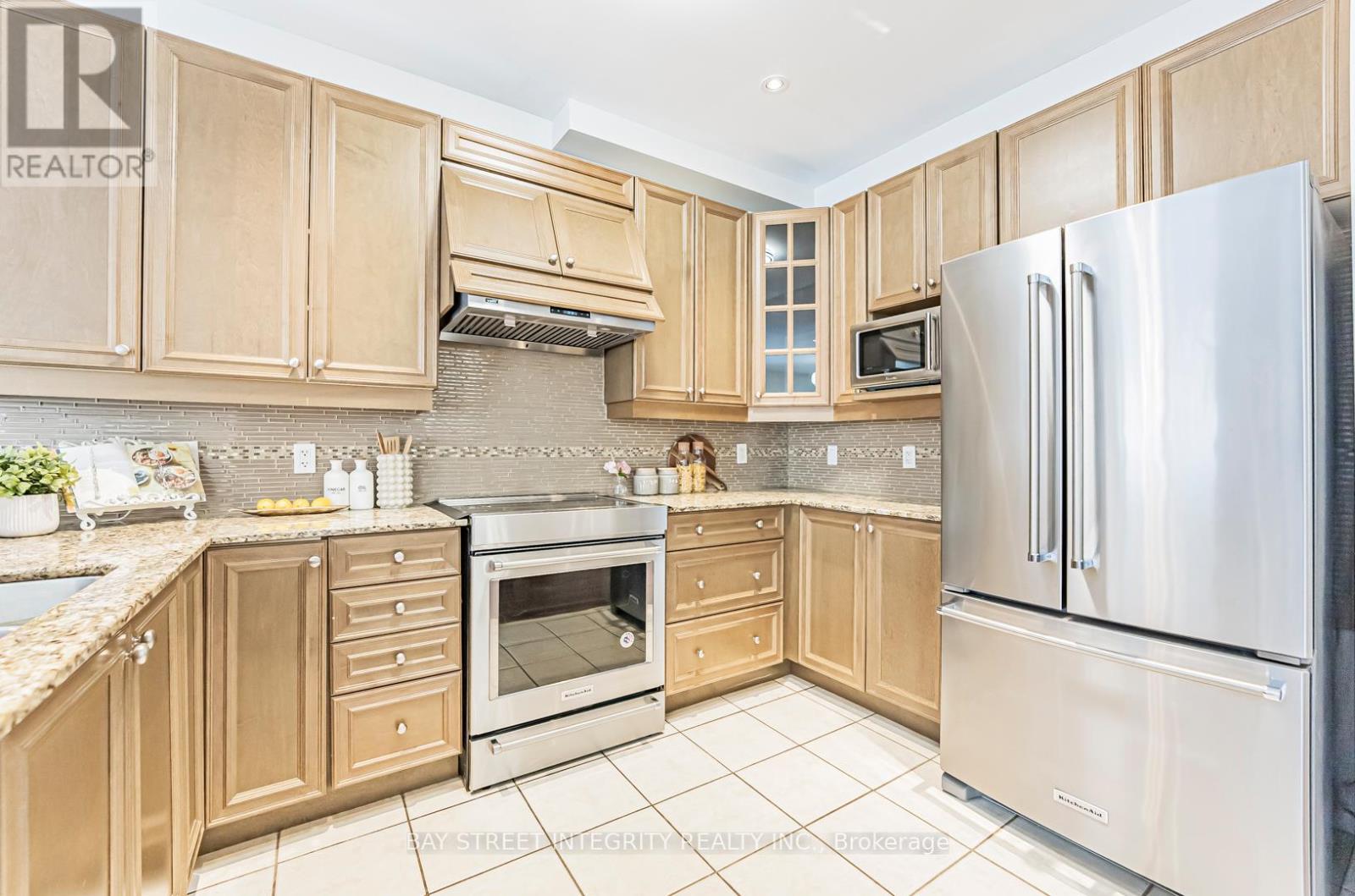 2320 Baronwood Drive, Oakville, Ontario  L6M 4Z5 - Photo 10 - W12126267