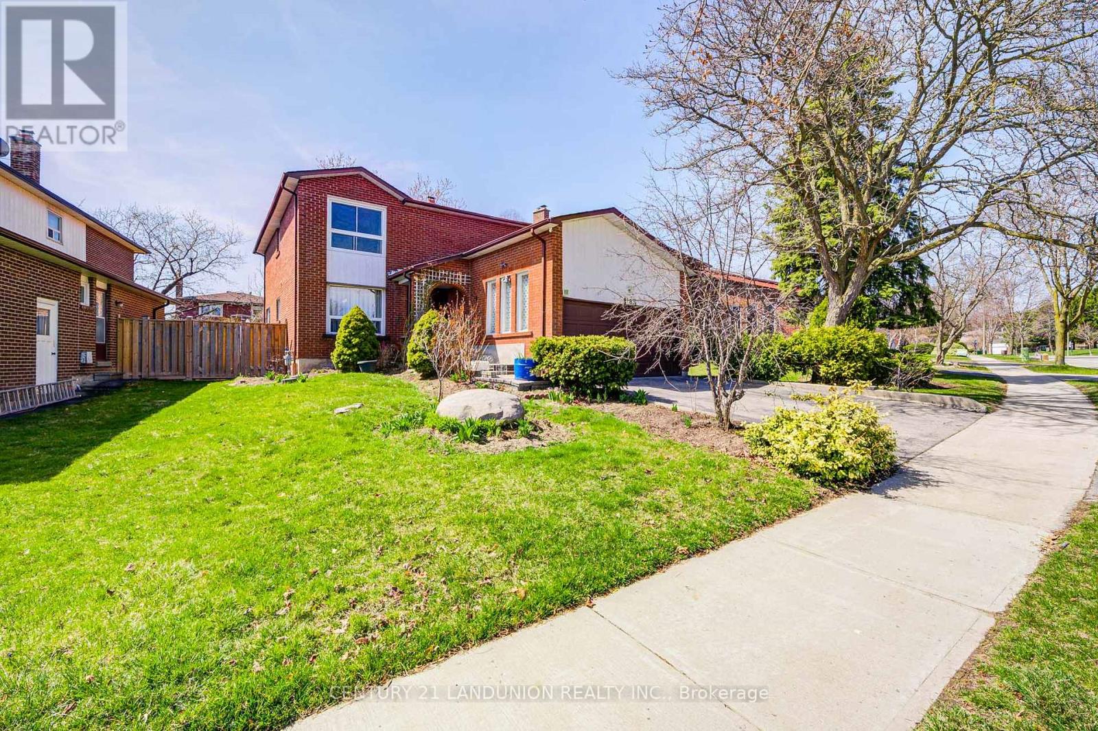 183 Willowbrook Road, Markham, Ontario  L3T 5L5 - Photo 4 - N12126314