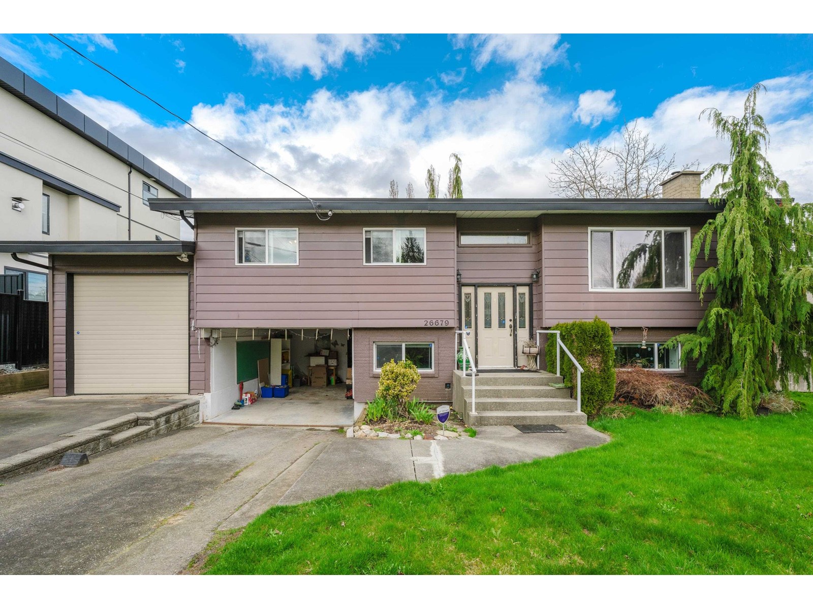 Property at 26679 30A AVENUE image 2
