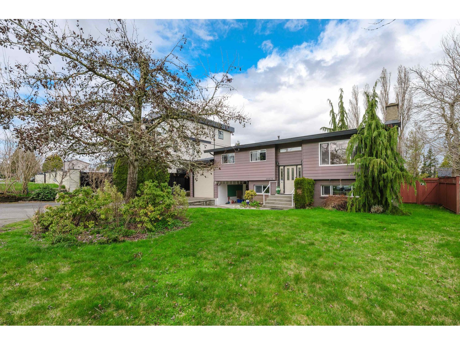 Property at 26679 30A AVENUE image 3