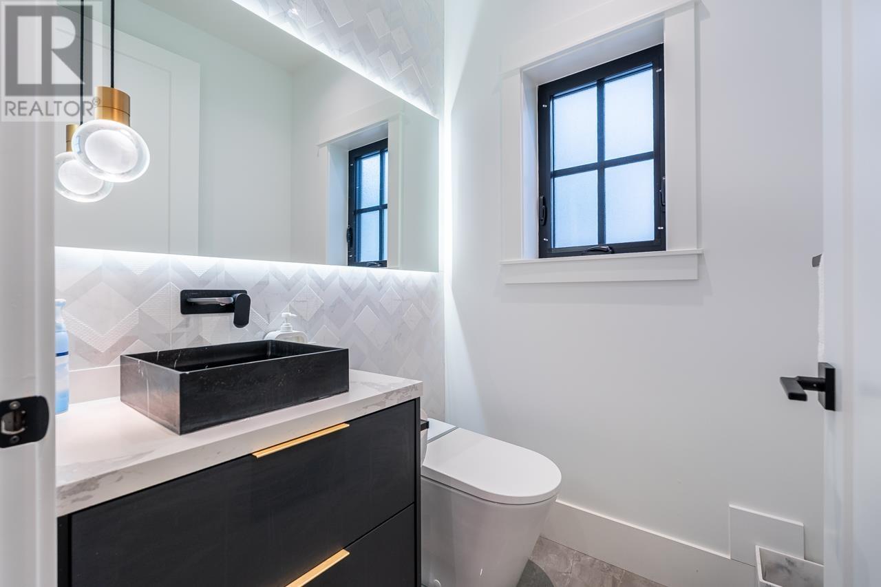 116 E 39th Avenue, Vancouver, British Columbia  V5W 1J8 - Photo 2 - R2998605