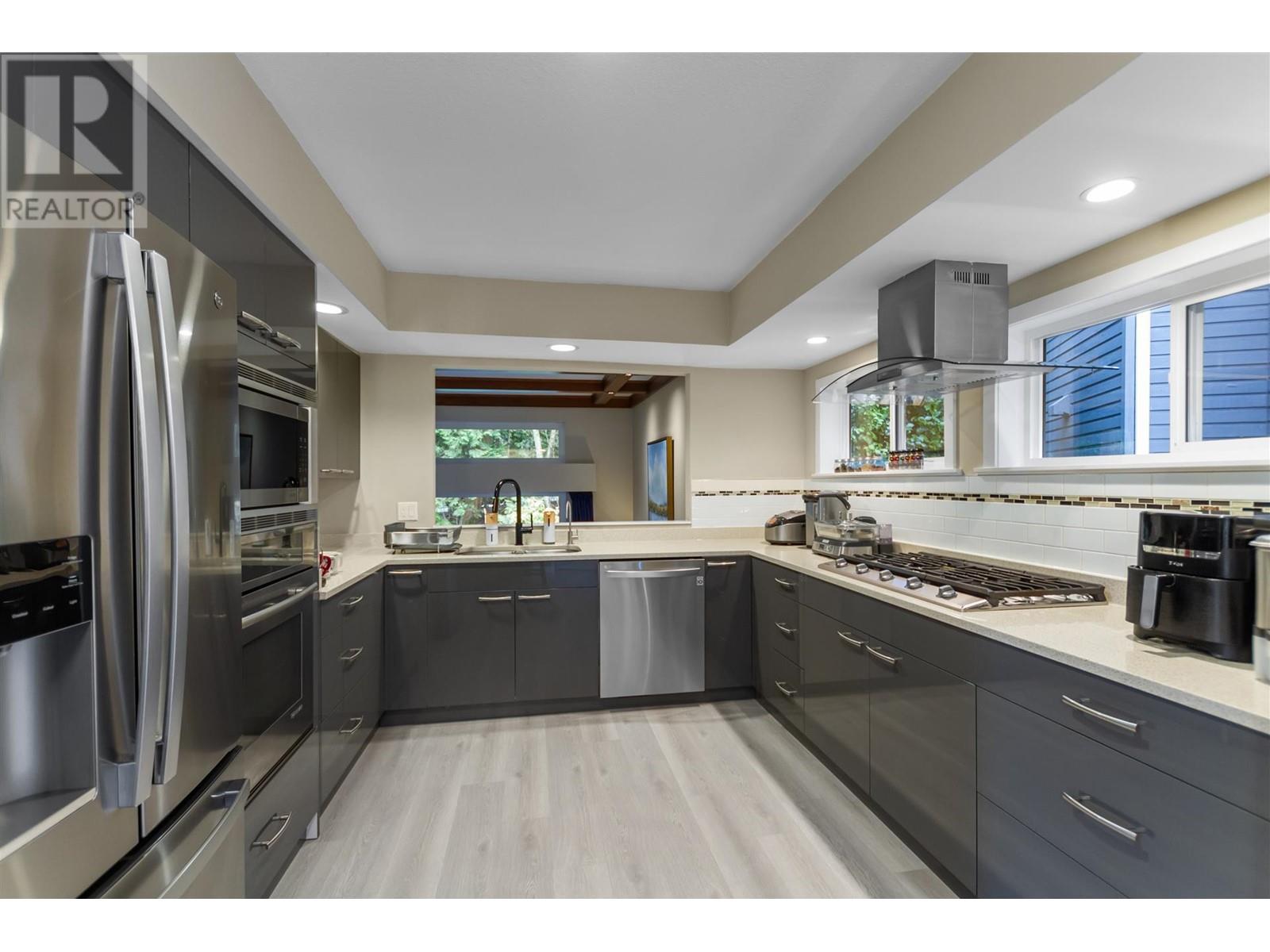 5655 White Pine Lane, North Vancouver, British Columbia  V7R 4S1 - Photo 7 - R2998504