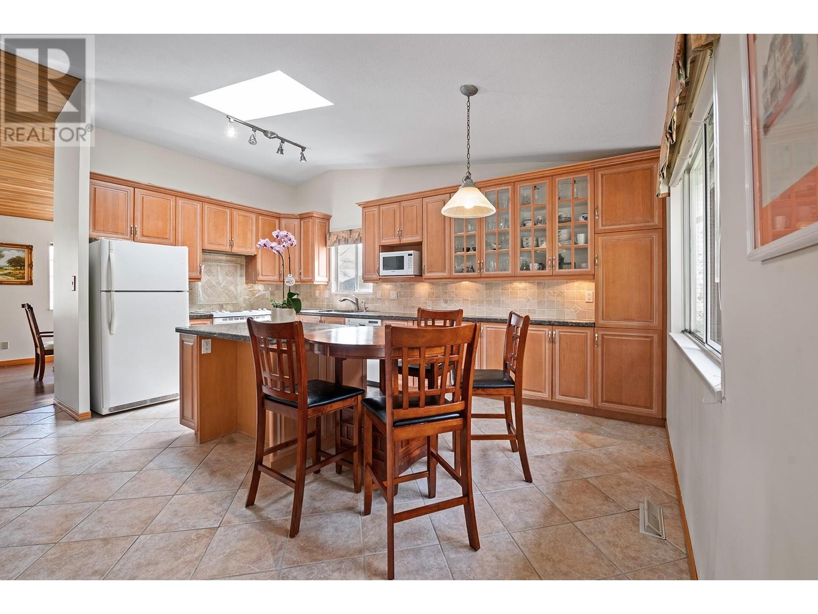 4130 Russell Court, North Vancouver, British Columbia  V7G 2C5 - Photo 11 - R2998588
